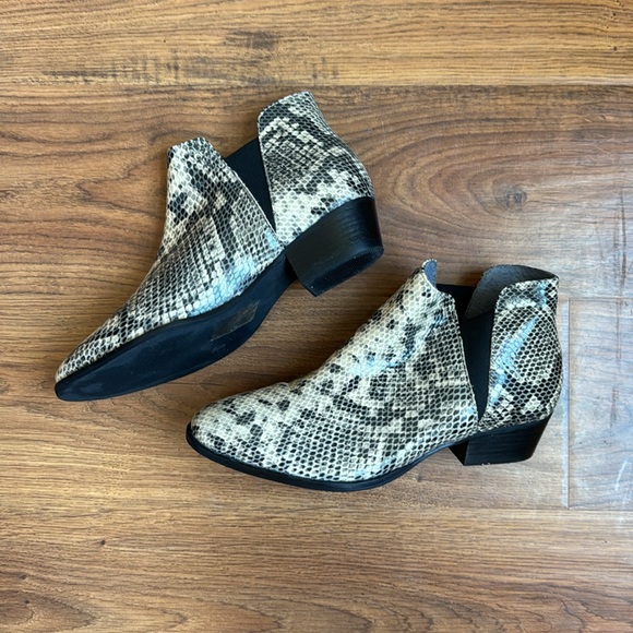 Seychelles leather python pattern booties - Picture 4 of 4